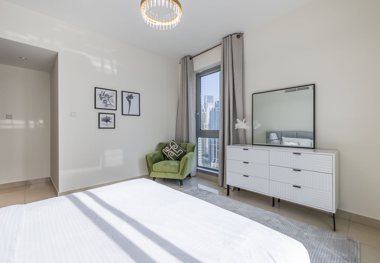 Apartment in Dubai - Spacious 3-Bedroom Apartment with Stunning Downtown City Views