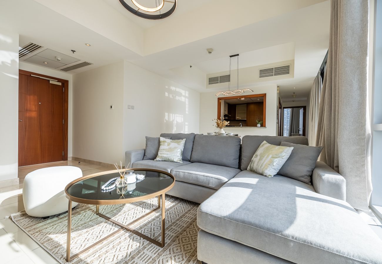 Apartment in Dubai - Spacious 3-Bedroom Apartment with Stunning Downtown City Views