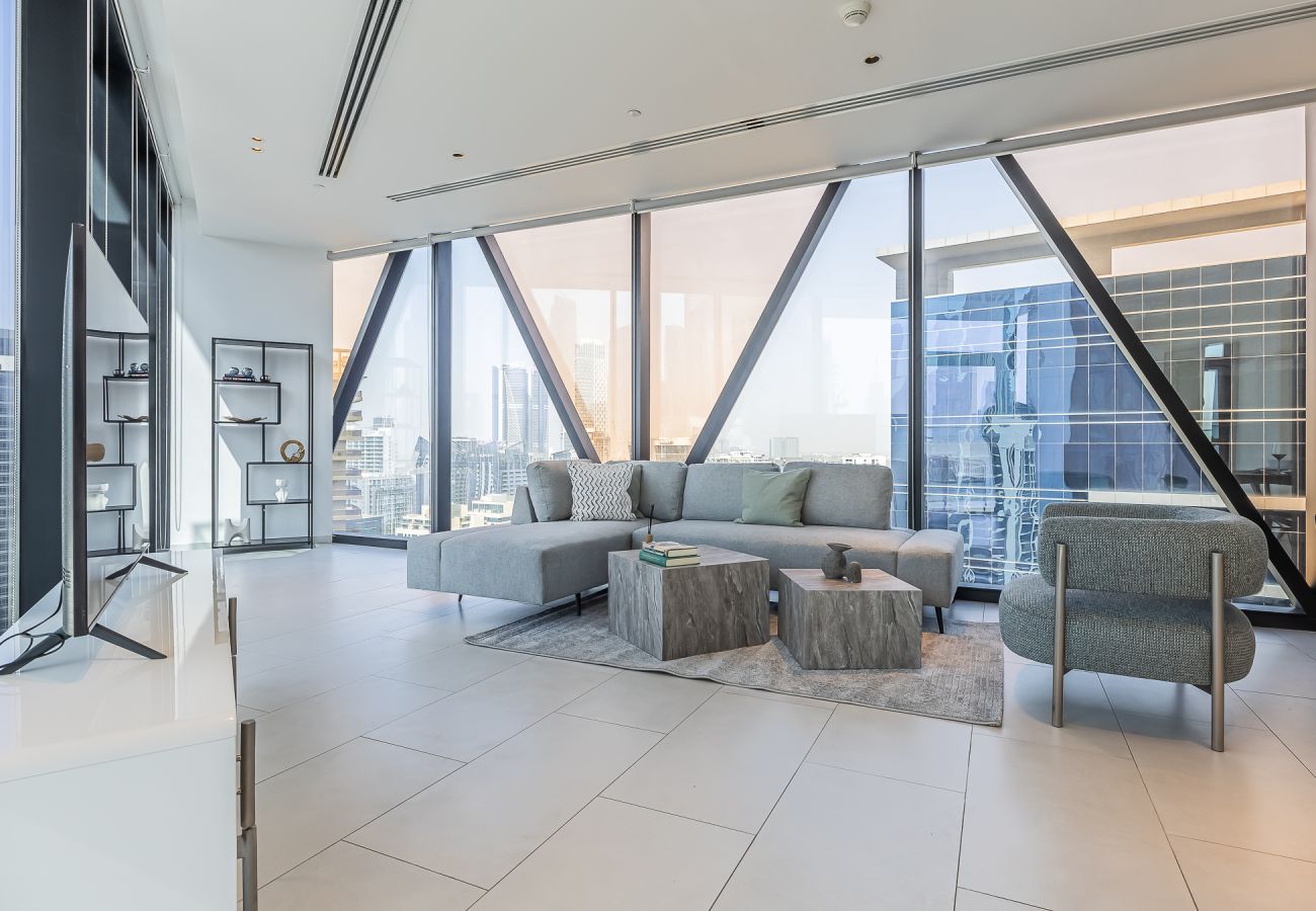 Apartment in Dubai - Spacious 3-Bedroom Apartment with Maid’s Room & Burj Khalifa Views – Business Bay