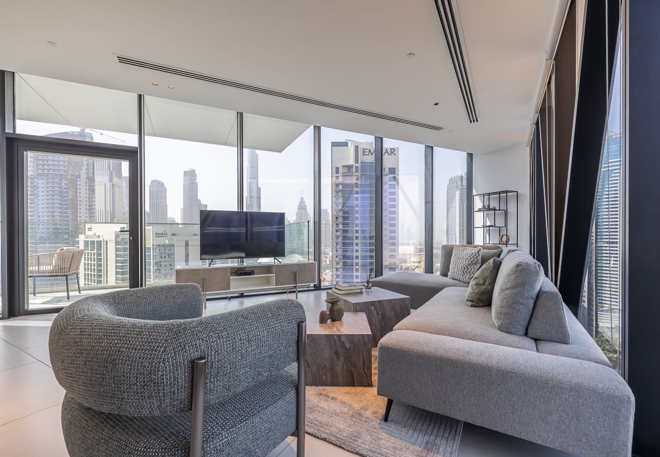 Apartment in Dubai - Spacious 3-Bedroom Apartment with Maid’s Room & Burj Khalifa Views – Business Bay