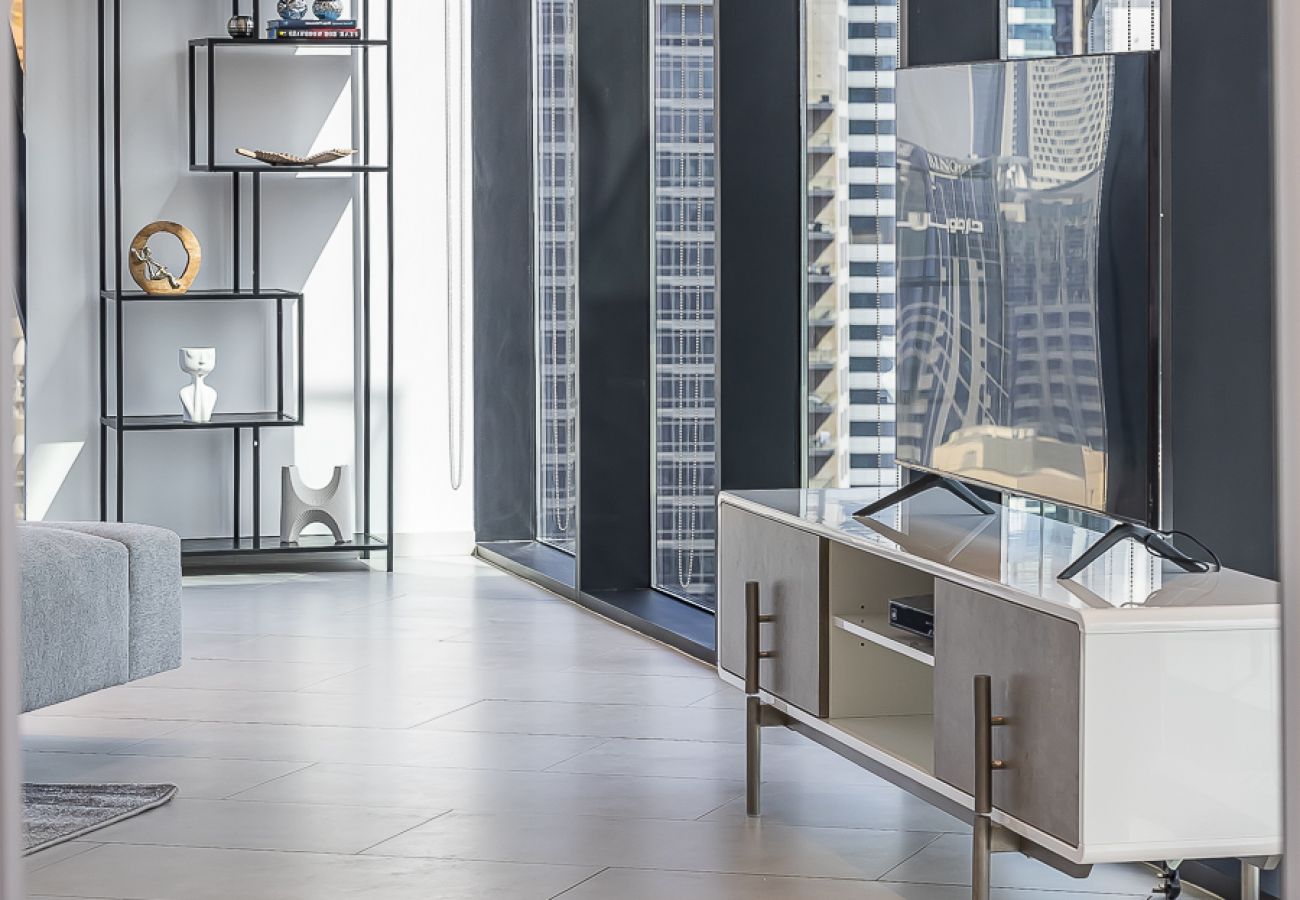 Apartment in Dubai - Spacious 3-Bedroom Apartment with Maid’s Room & Burj Khalifa Views – Business Bay