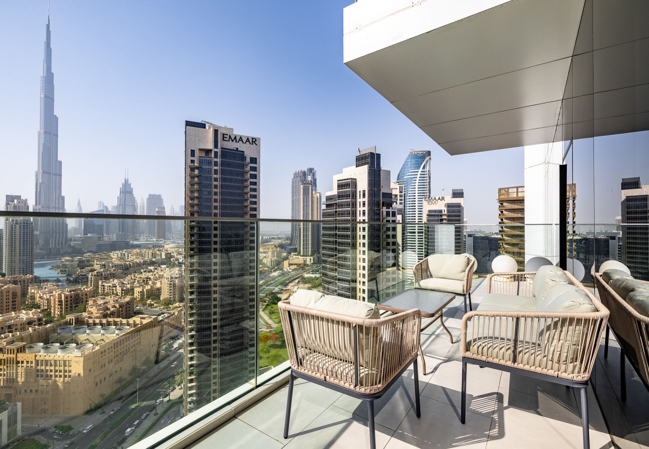Apartment in Dubai - Spacious 3-Bedroom Apartment with Maid’s Room & Burj Khalifa Views – Business Bay