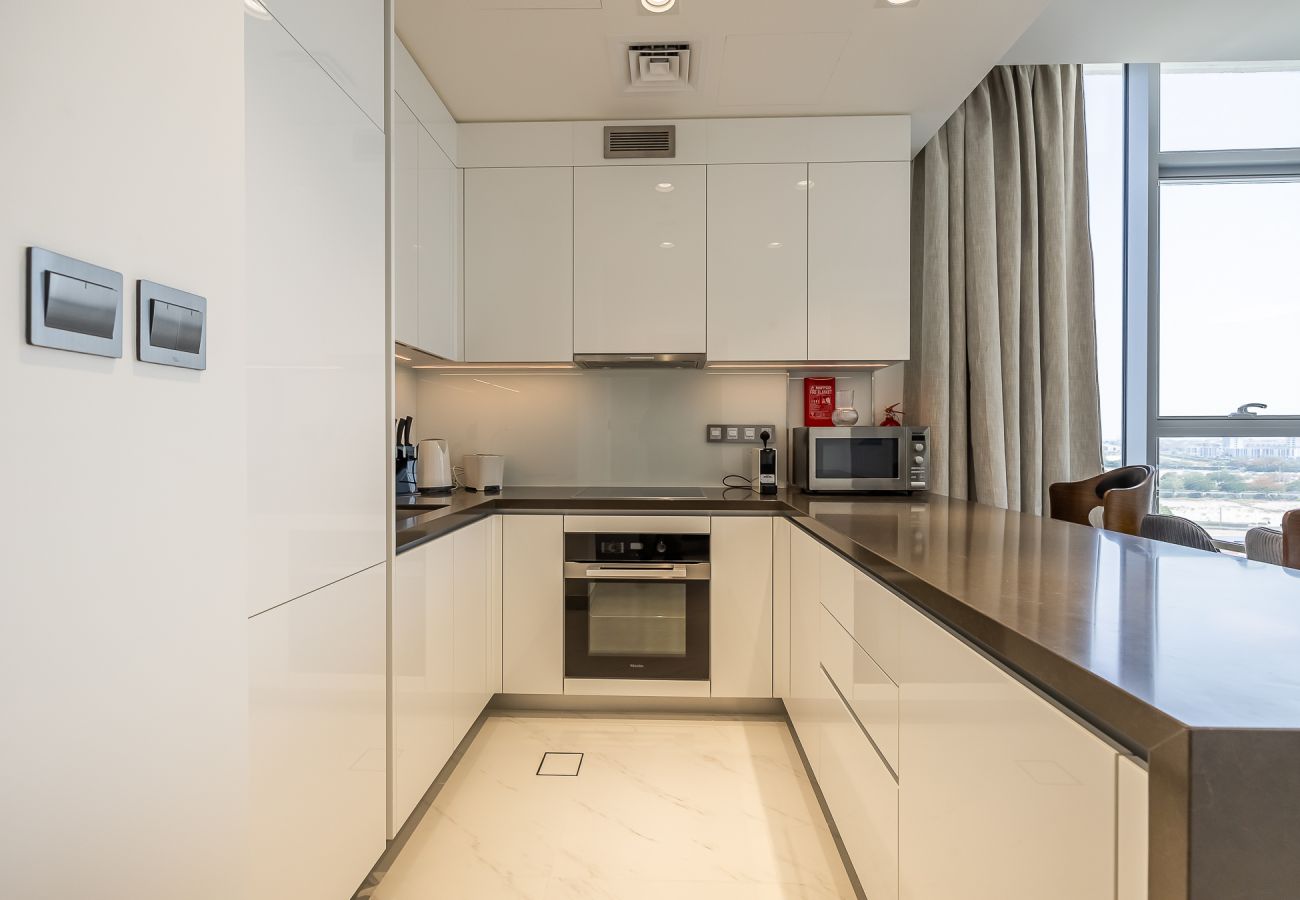 Apartment in Dubai - Modern 1-Bedroom Apartment with Lagoon Views | Residences 15 – District One