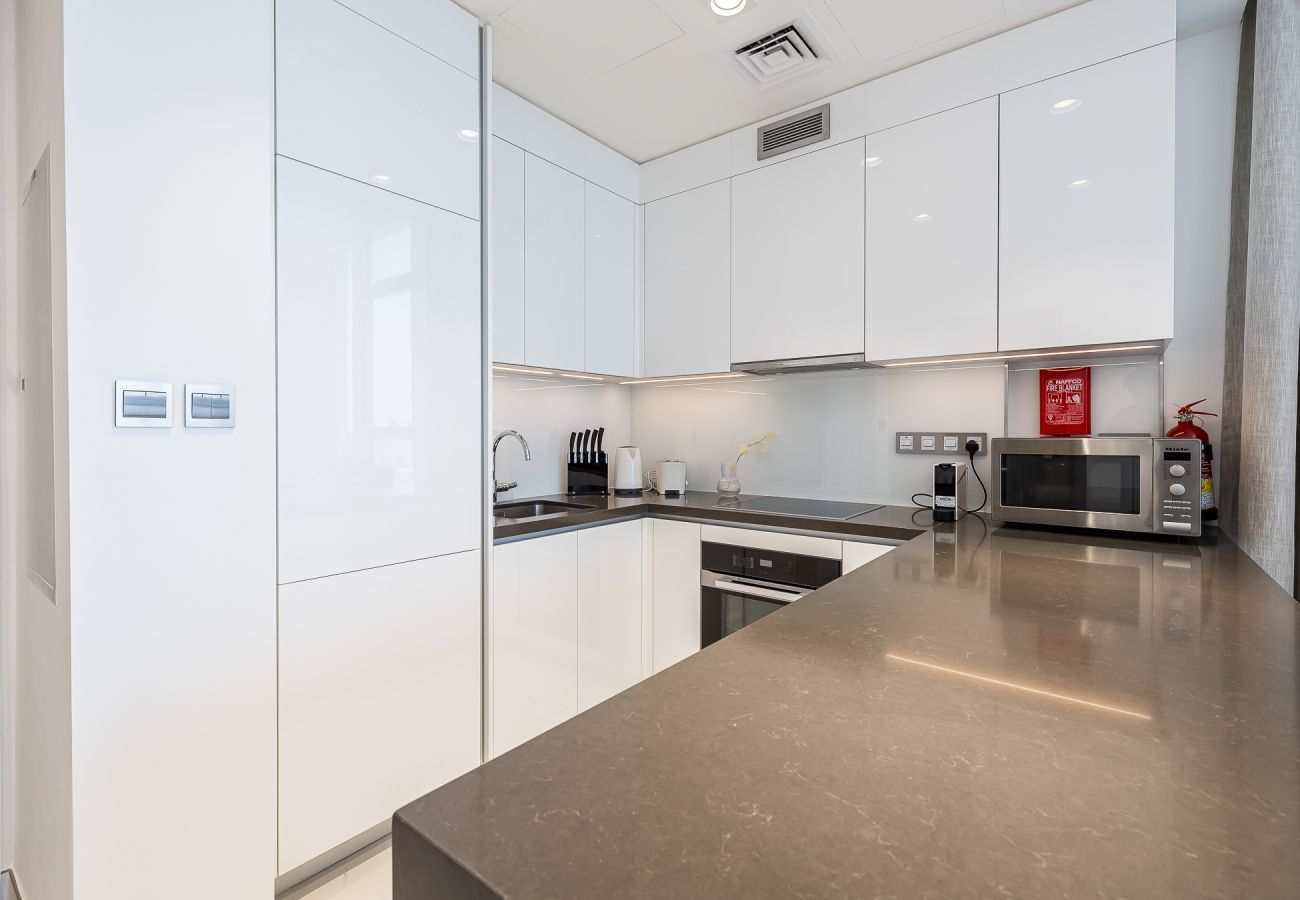 Apartment in Dubai - Modern 1-Bedroom Apartment with Lagoon Views | Residences 15 – District One