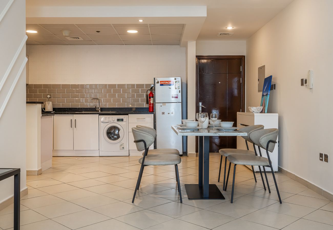 Apartment in Dubai -  Modern 1-Bedroom Apartment in Dubai Marina – Steps from the Metro & JBR Beach