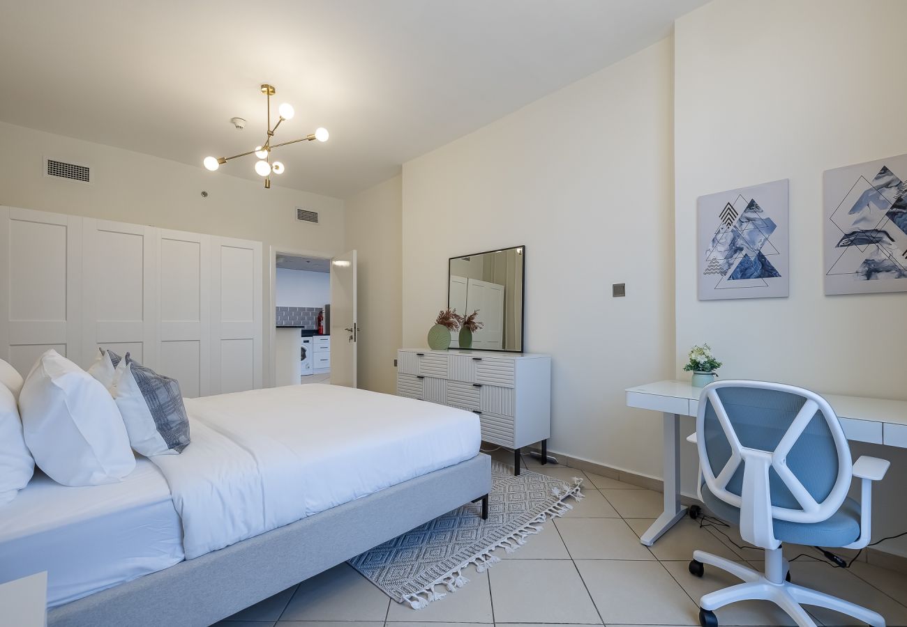 Apartment in Dubai -  Modern 1-Bedroom Apartment in Dubai Marina – Steps from the Metro & JBR Beach