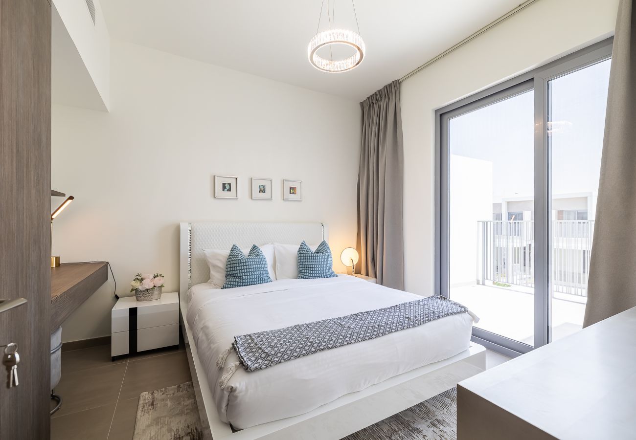 Terraced House in Dubai - Elegant villa with 3 BDR I Maid Room I Garden /B51