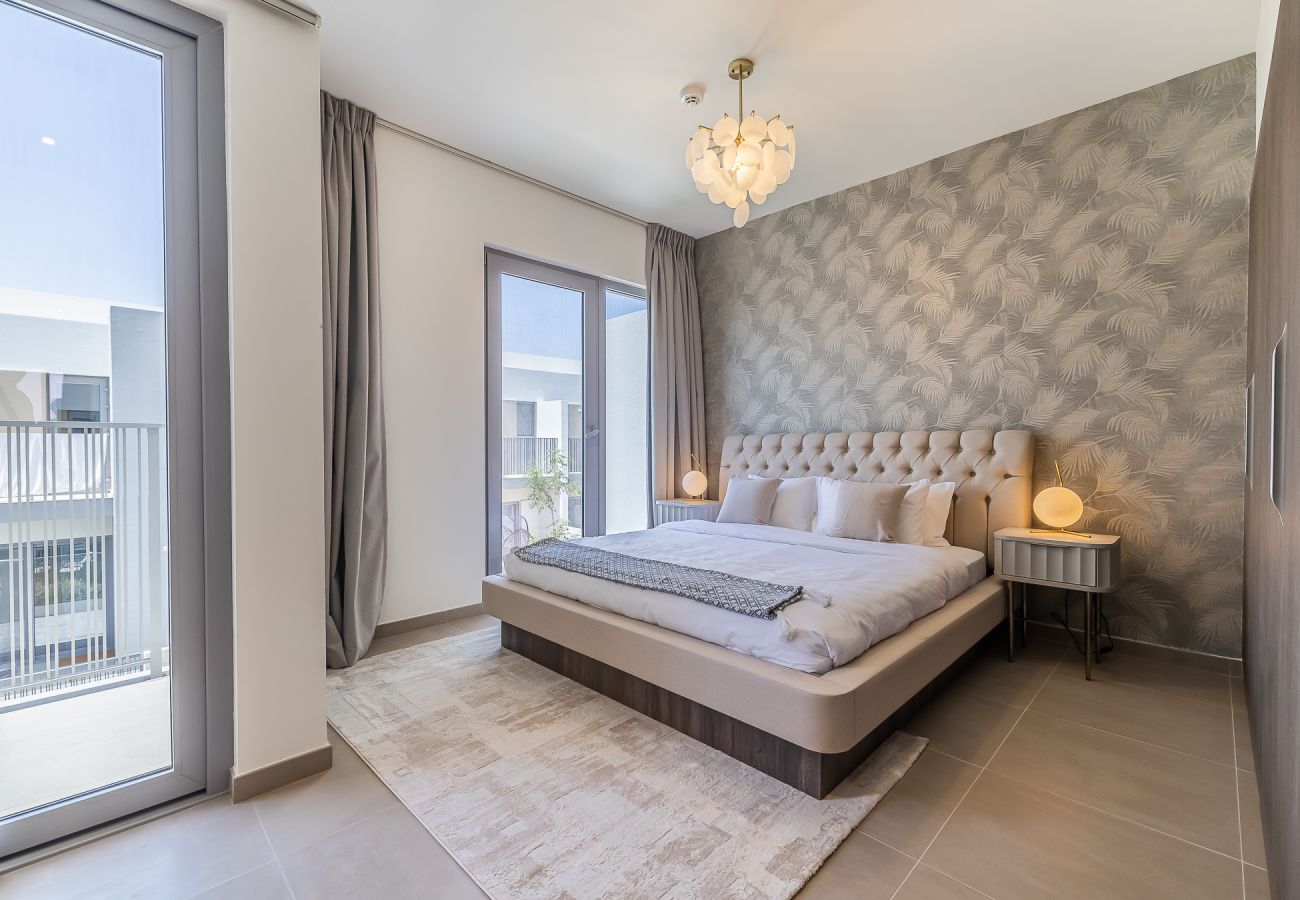 Terraced House in Dubai - Elegant villa with 3 BDR I Maid Room I Garden /B51