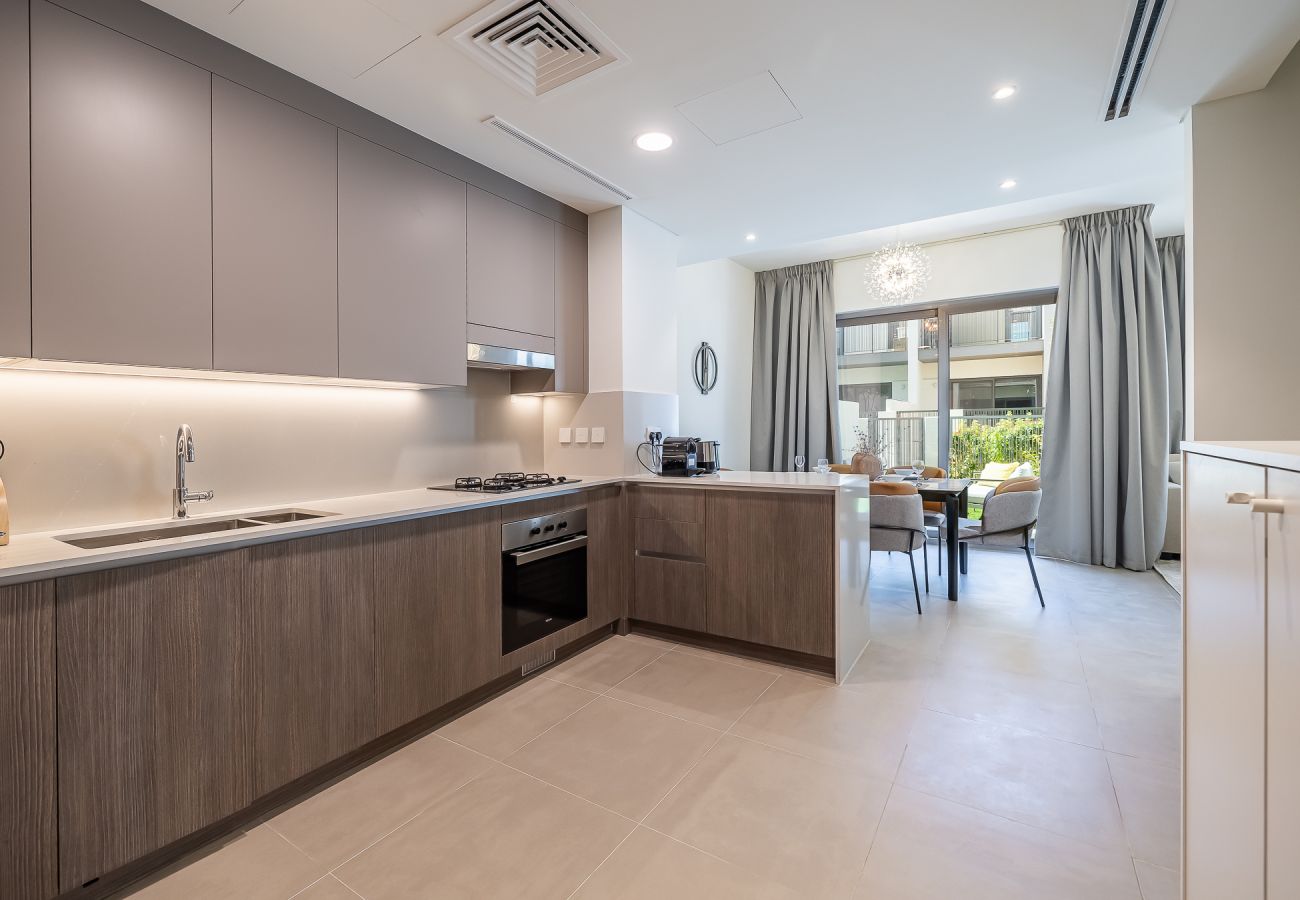 Terraced House in Dubai - Elegant villa with 3 BDR I Maid Room I Garden /B67