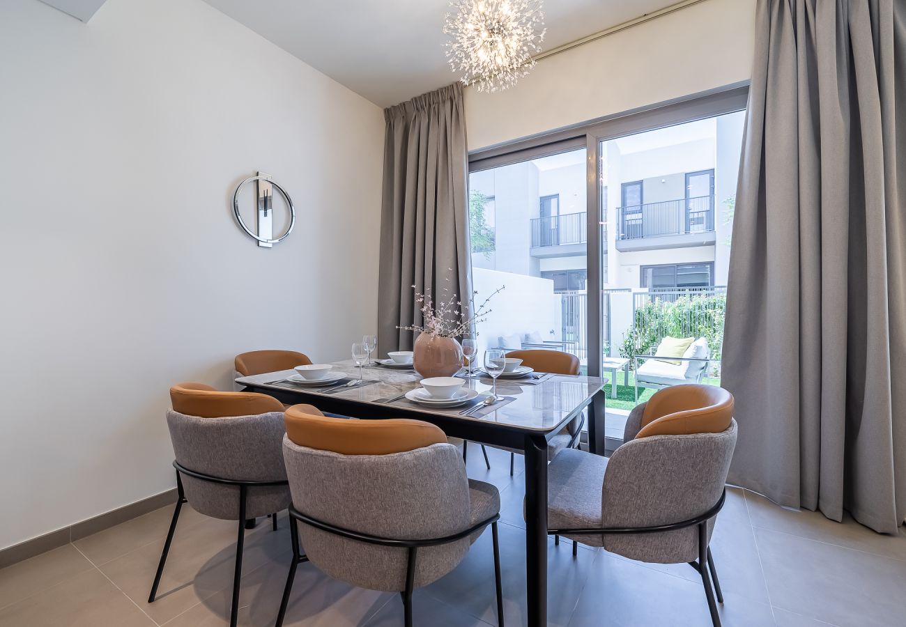 Terraced House in Dubai - Elegant villa with 3 BDR I Maid Room I Garden /B67