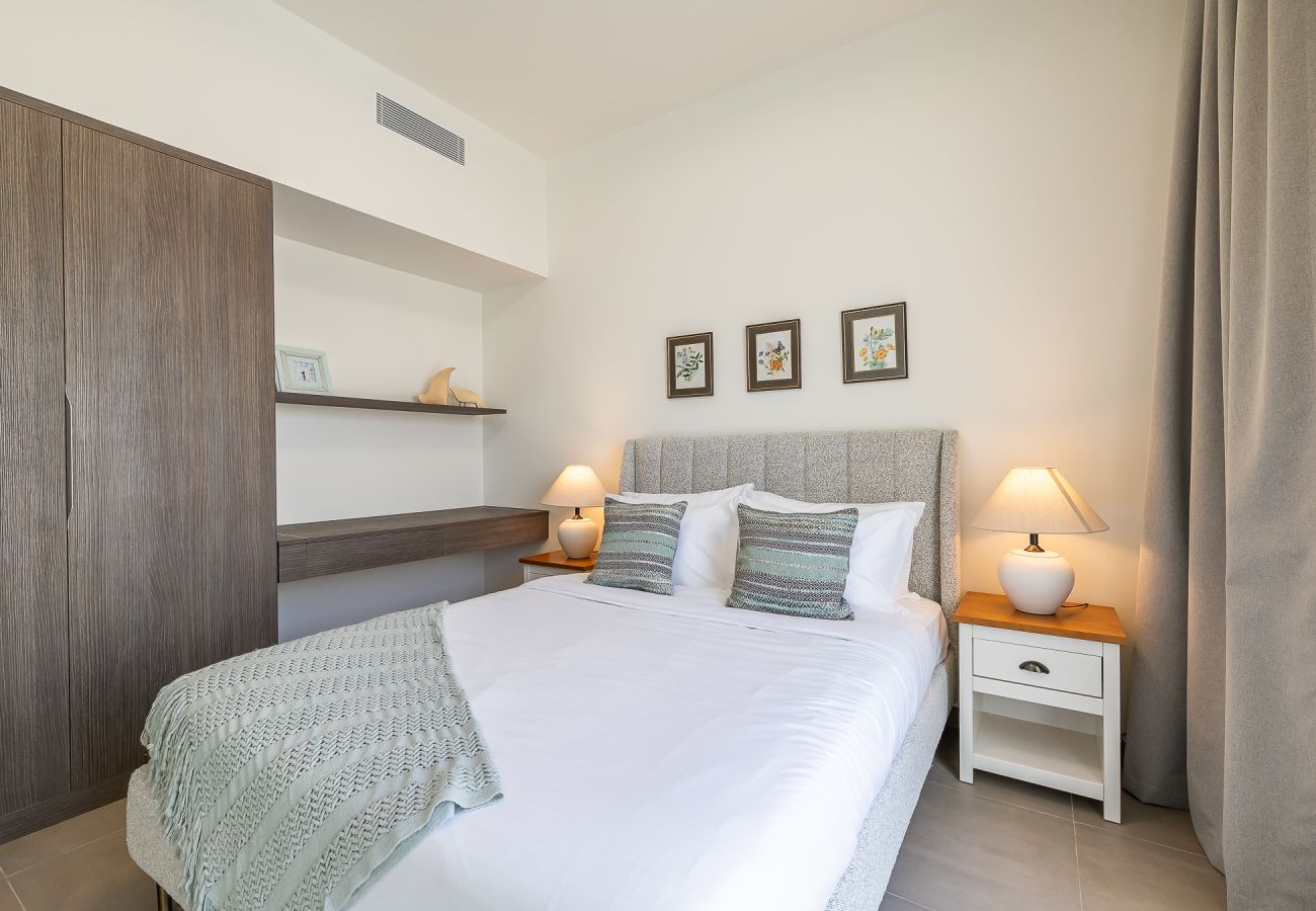 Terraced House in Dubai - Elegant villa with 3 BDR I Maid Room I Garden /B67