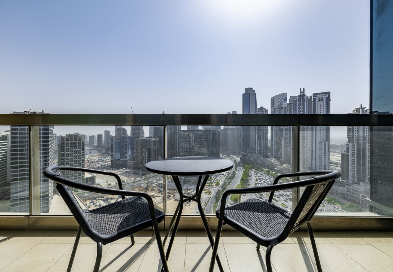 Apartment in Dubai - Studio Next to Burj Khalifa / Large Balcony With City View