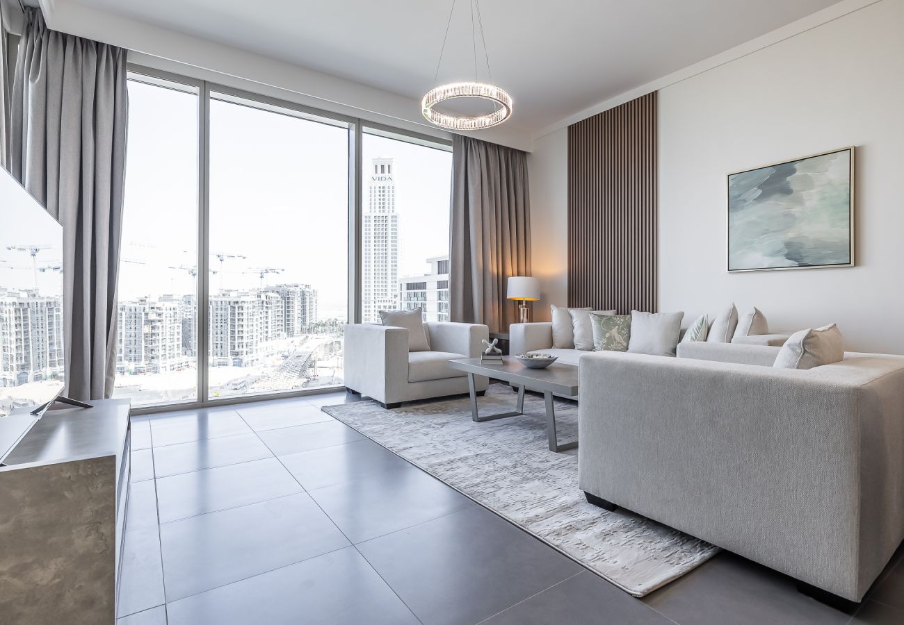 Apartment in Dubai - Elegant 3-Bedroom Apartment with Maid’s Room in Creek Gate – Dubai Creek Harbour