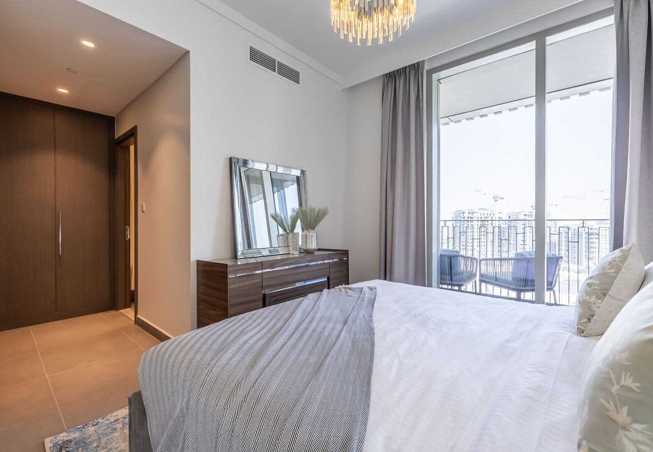 Apartment in Dubai - Elegant 3-Bedroom Apartment with Maid’s Room in Creek Gate – Dubai Creek Harbour