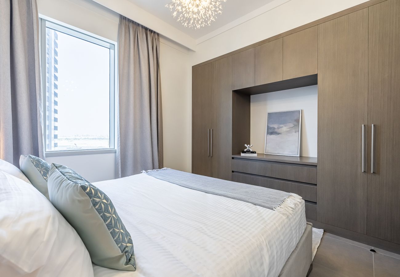 Apartment in Dubai - Elegant 3-Bedroom Apartment with Maid’s Room in Creek Gate – Dubai Creek Harbour