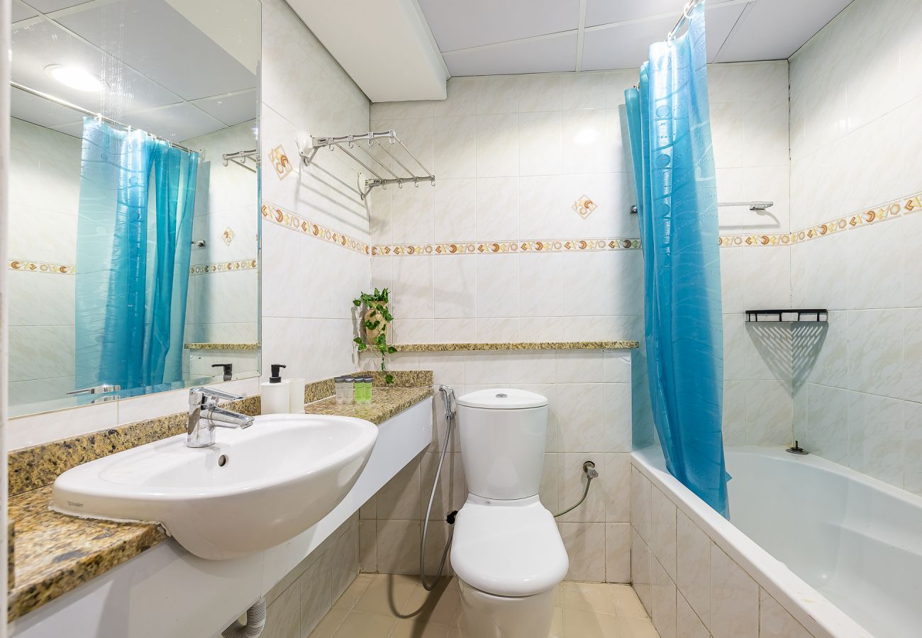 Apartment in Dubai - Close to metro | Bills included | Water and City View