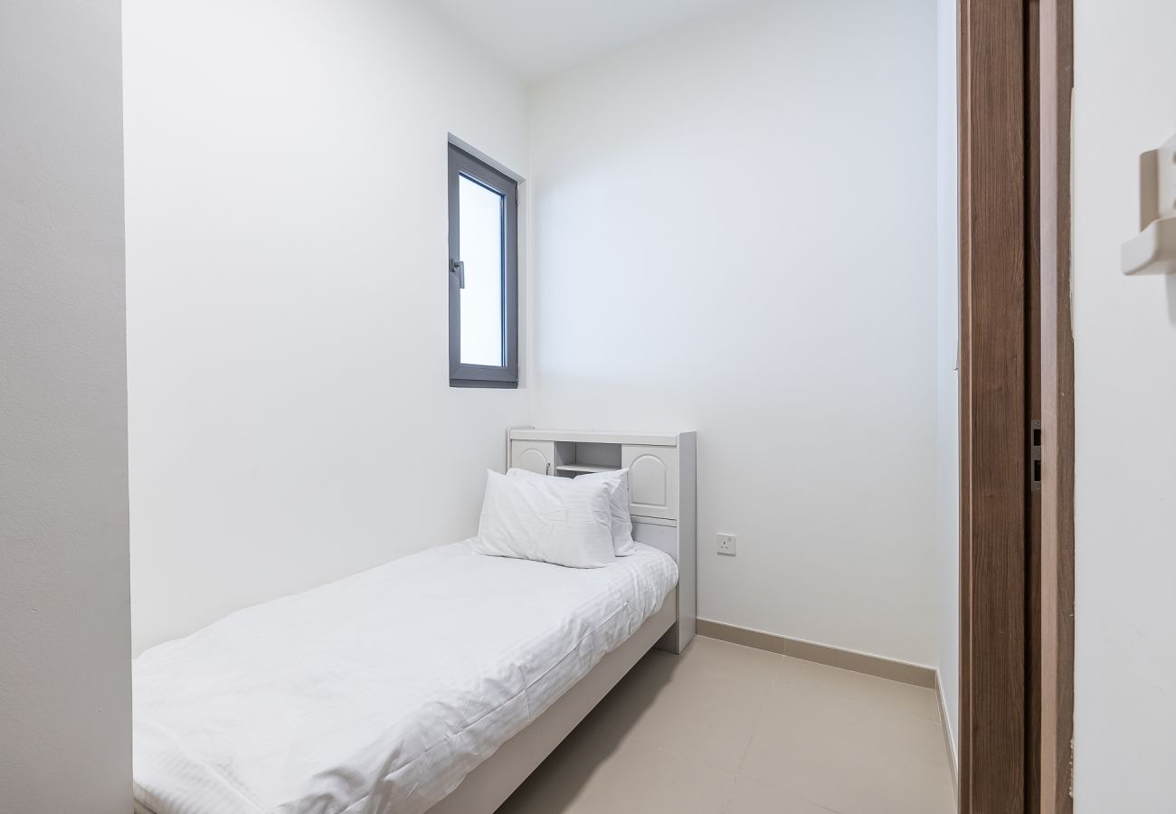 Terraced House in Dubai - Exquisite 3-Bedroom Villa in Tilal Al Ghaf with Private Garden and Modern Amenities I B329