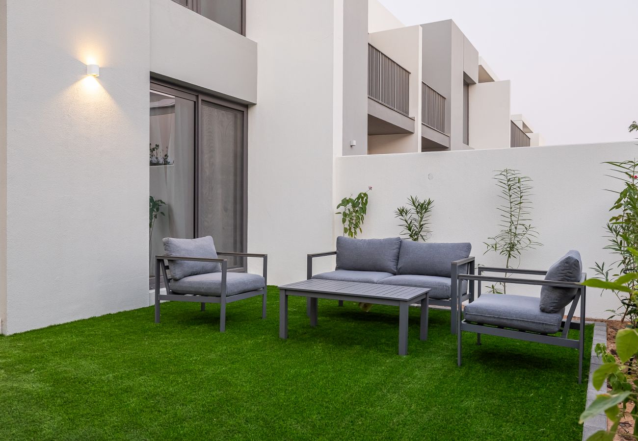 Terraced House in Dubai - Exquisite 3-Bedroom Villa in Tilal Al Ghaf with Private Garden and Modern Amenities I B329