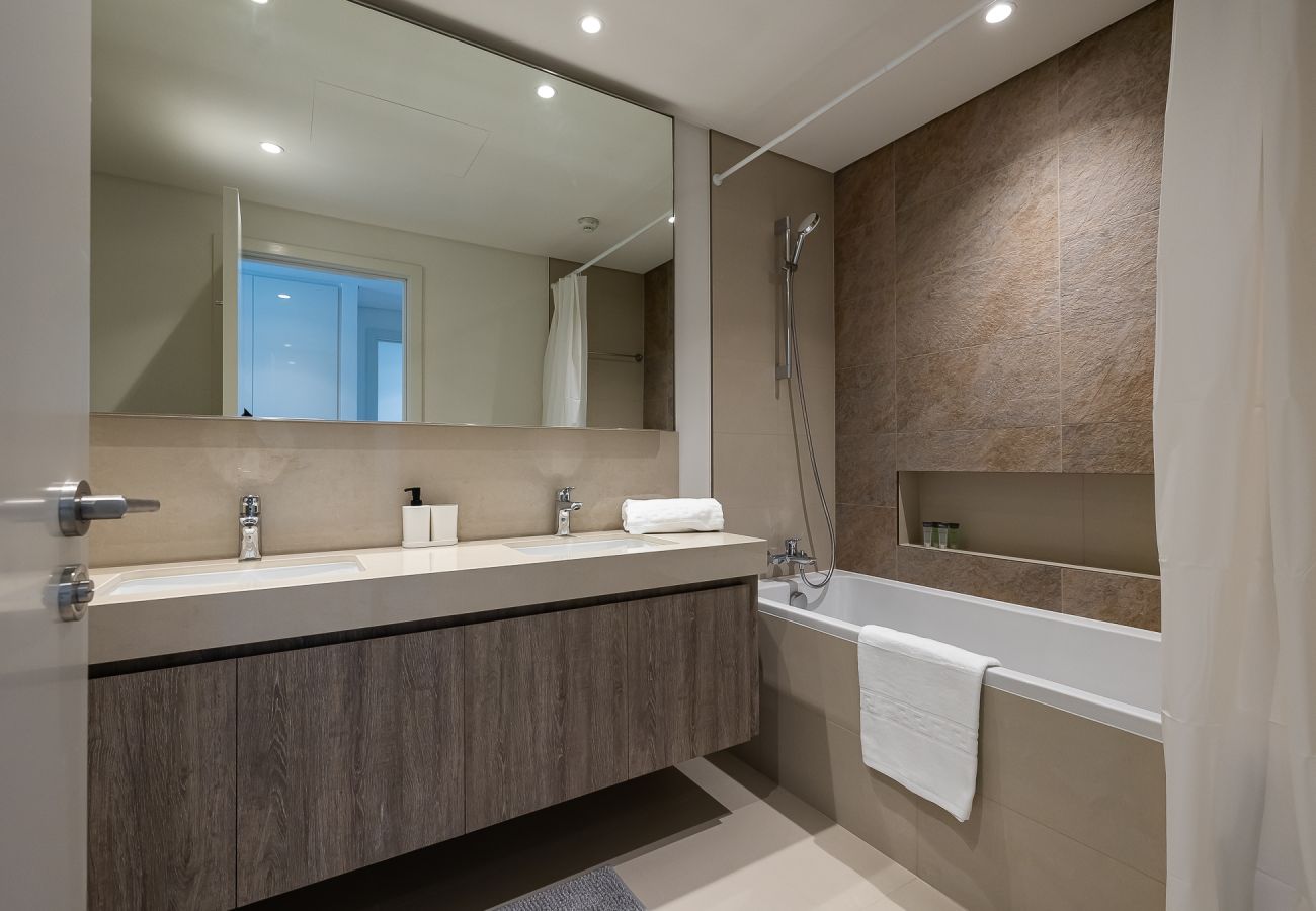 Apartment in Dubai - 3BDR Apartment +  maid room I Burj Khalifa view I Downtown