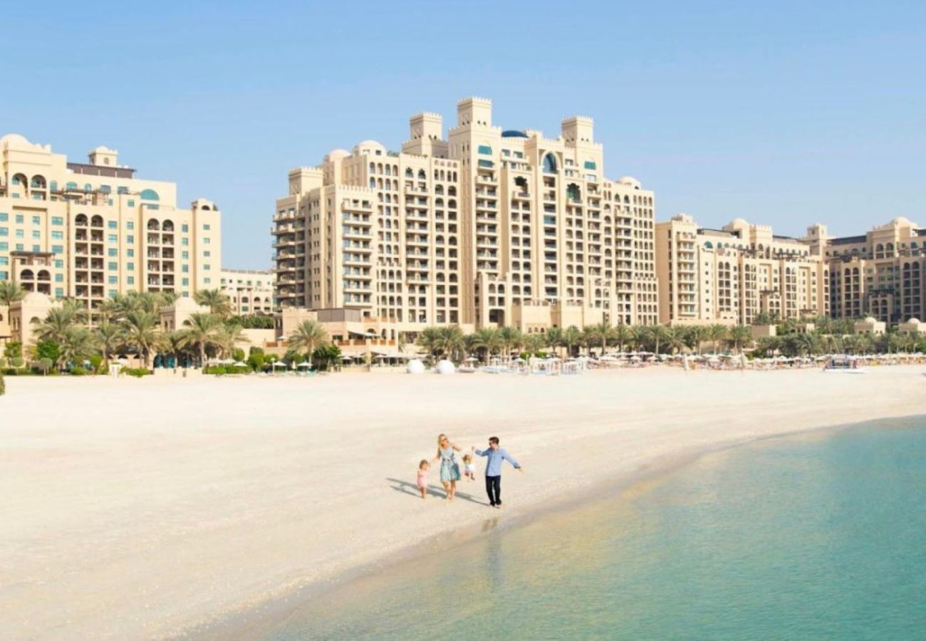 Apartment in Dubai - Elegant 1-Bedroom Apartment in Fairmont Residences South on The Palm