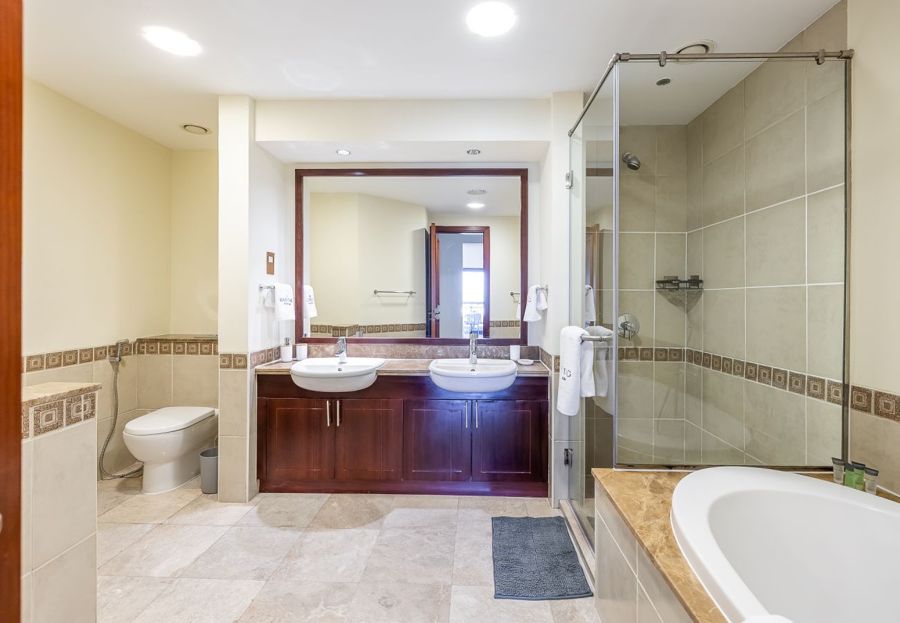 Apartment in Dubai - Elegant 1-Bedroom Apartment in Fairmont Residences South on The Palm