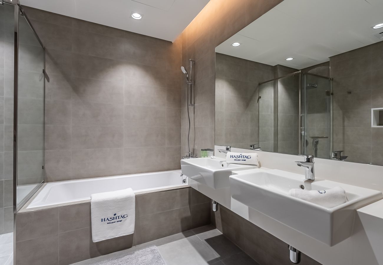 Apartment in Dubai - Spacious 3BDR + Maid Room / Residences 13 / District One