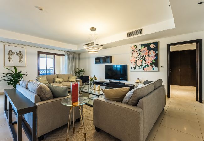 Apartment in Dubai - Renovated 4BDR in Palm Jumeirah