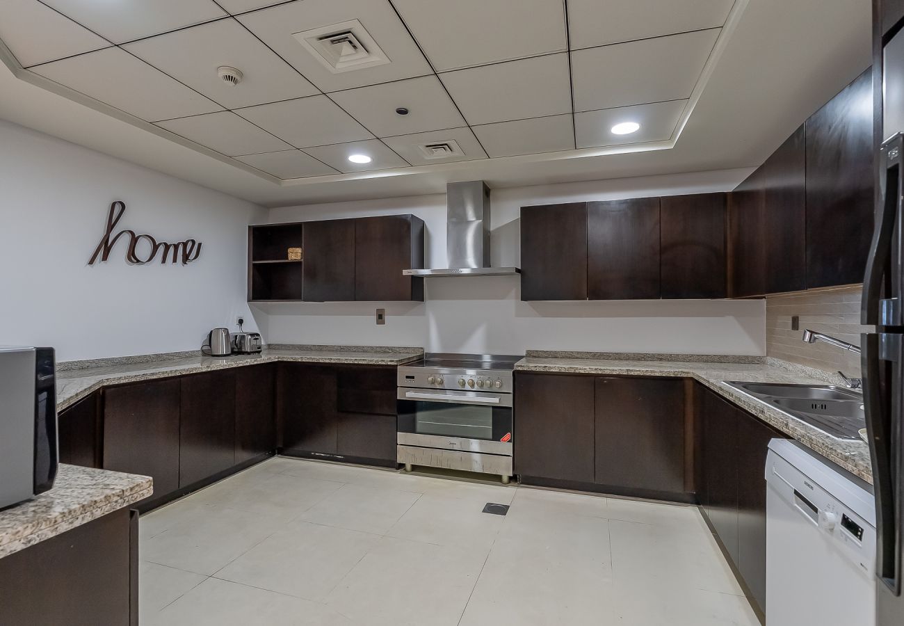 Apartment in Dubai - Renovated 4BDR in Palm Jumeirah