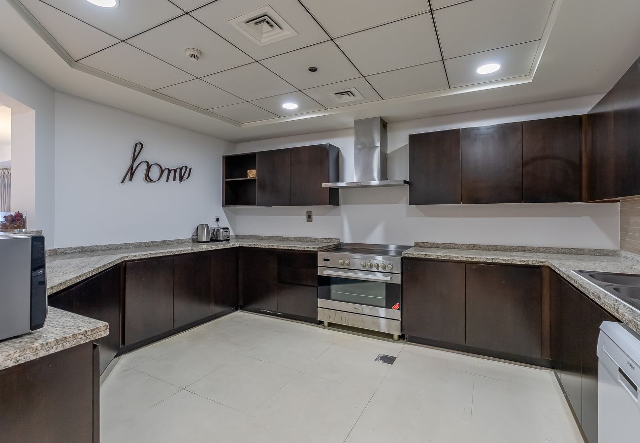 Apartment in Dubai - Renovated 4BDR in Palm Jumeirah