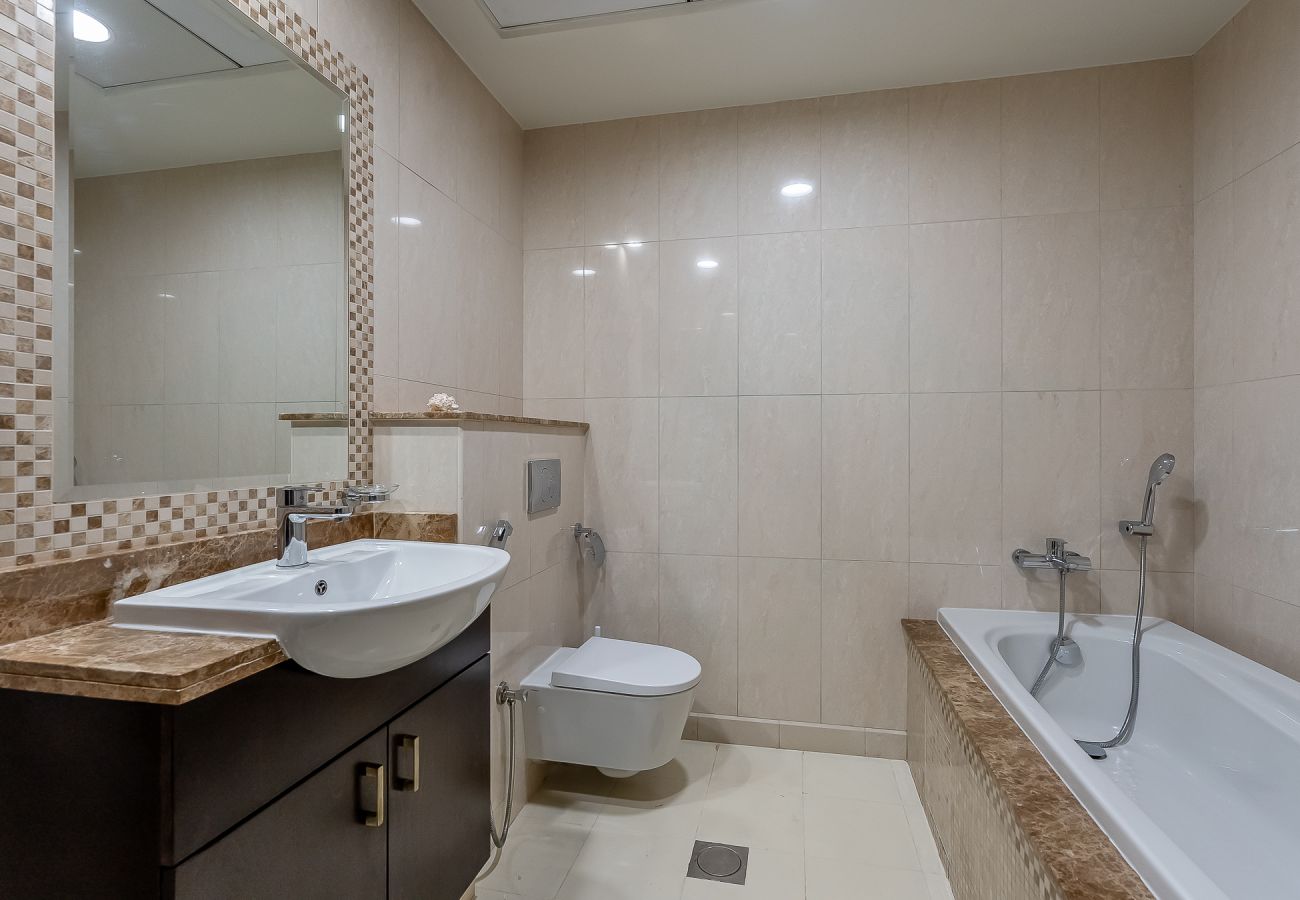 Apartment in Dubai - Renovated 4BDR in Palm Jumeirah