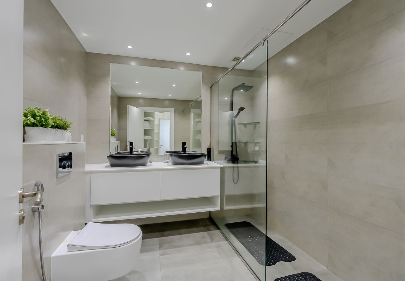 Apartment in Dubai - Elegant 2-Bedroom Apartment | Al Hatimi, Palm Jumeirah