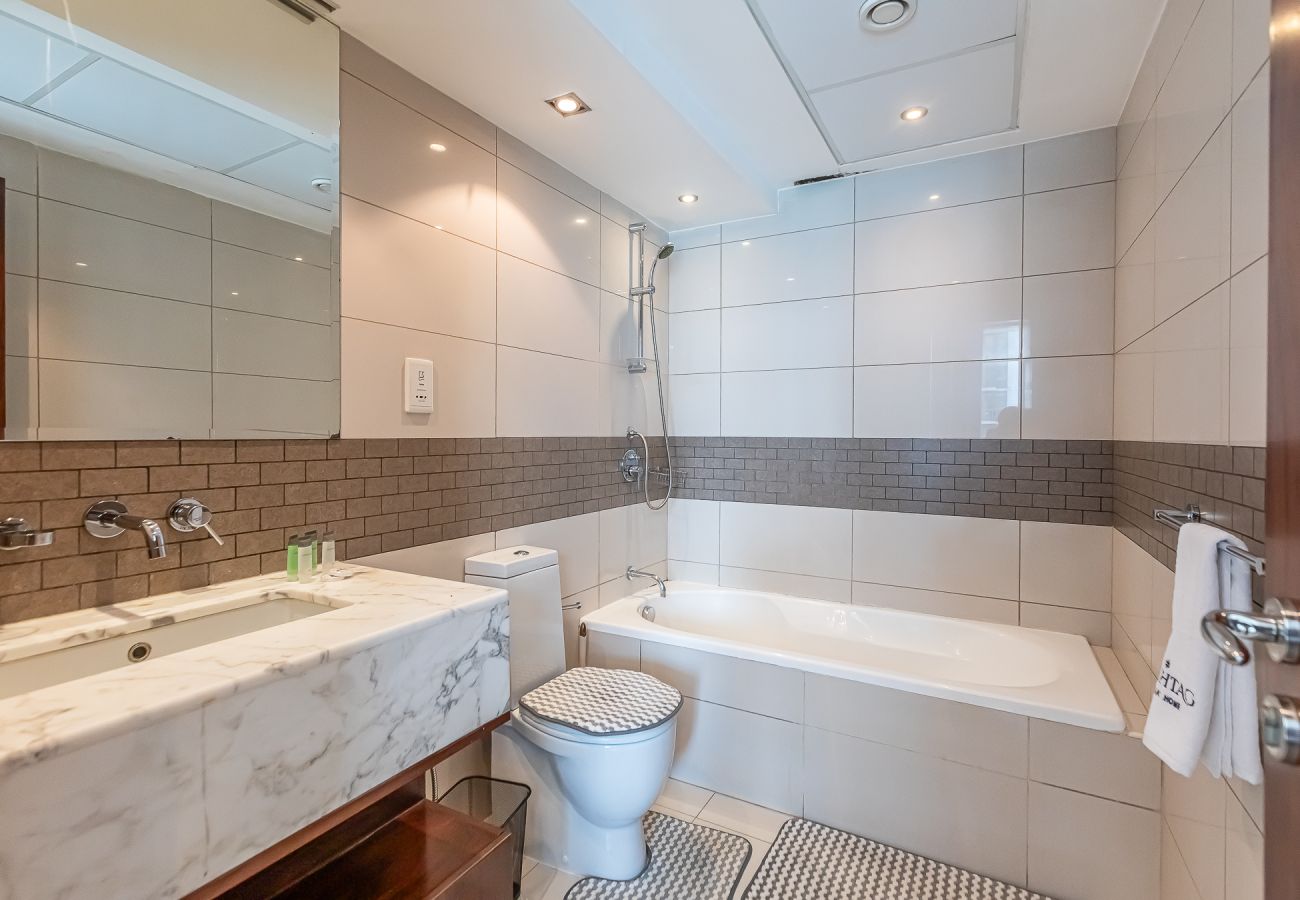 Apartment in Dubai - Modern 2-Bedroom Apartment in Sanibel Tower – Dubai Marina Living at Its Best