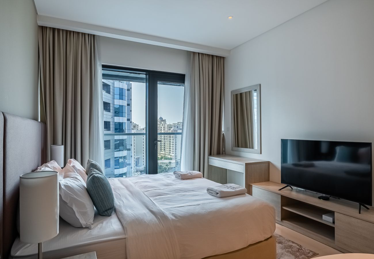 Apartment in Dubai - Serene Beachfront Studio | Seven Palm, Palm Jumeirah