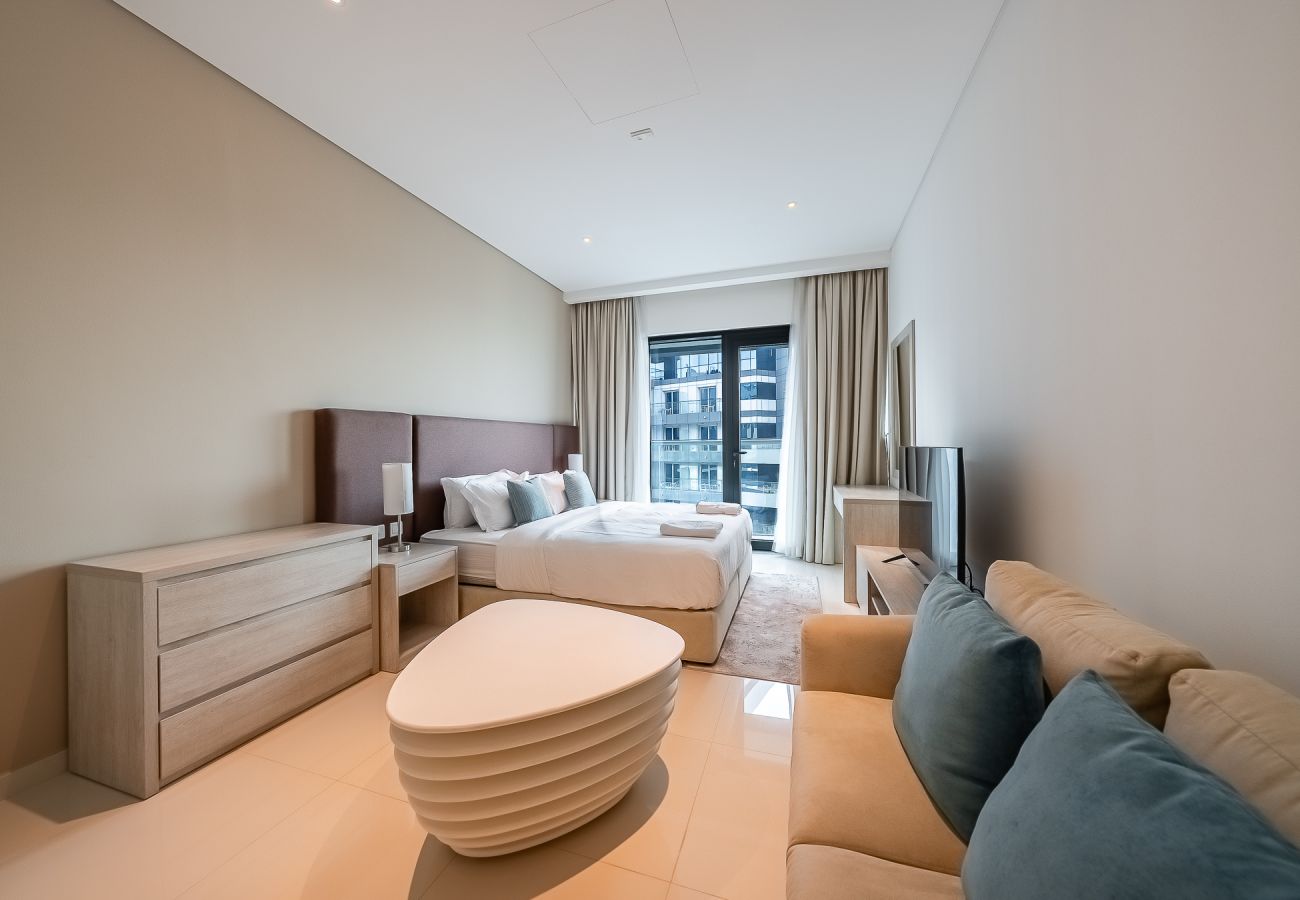 Apartment in Dubai - Serene Beachfront Studio | Seven Palm, Palm Jumeirah