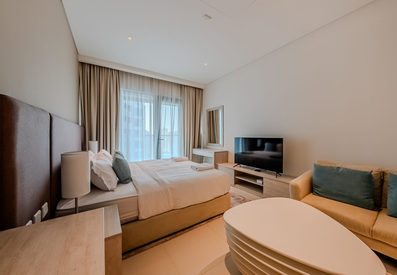 Apartment in Dubai - Serene Beachfront Studio | Seven Palm, Palm Jumeirah