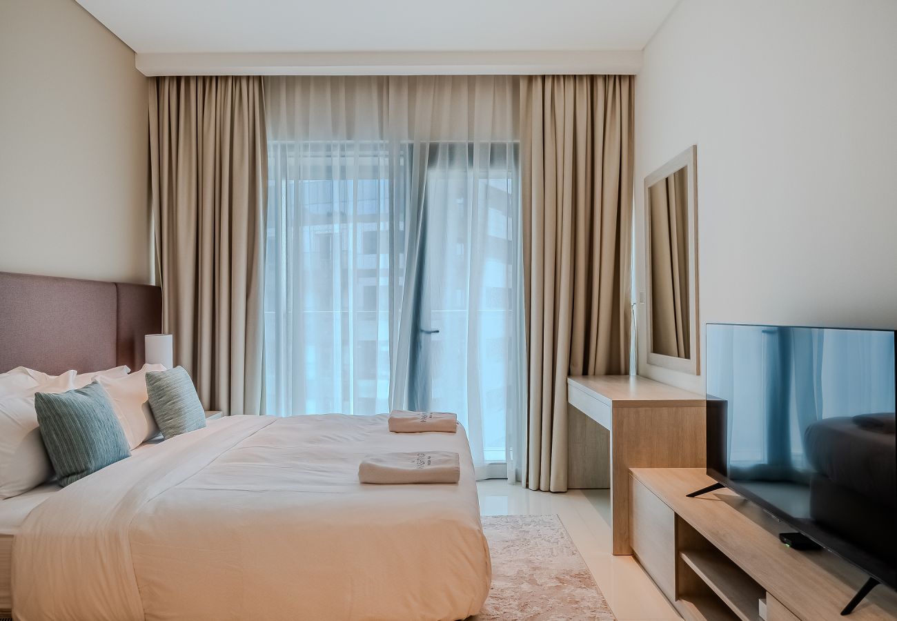 Apartment in Dubai - Serene Beachfront Studio | Seven Palm, Palm Jumeirah