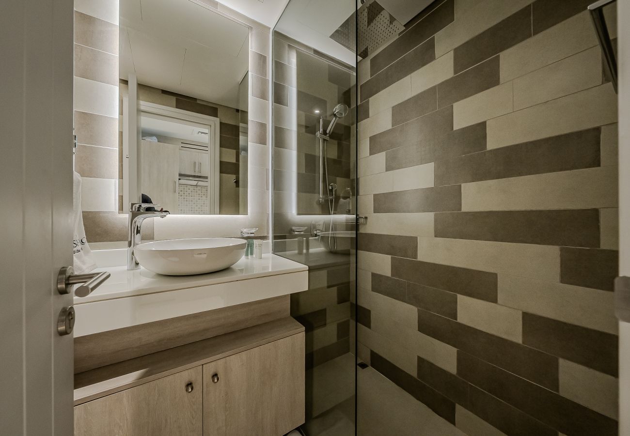 Apartment in Dubai - Serene Beachfront Studio | Seven Palm, Palm Jumeirah