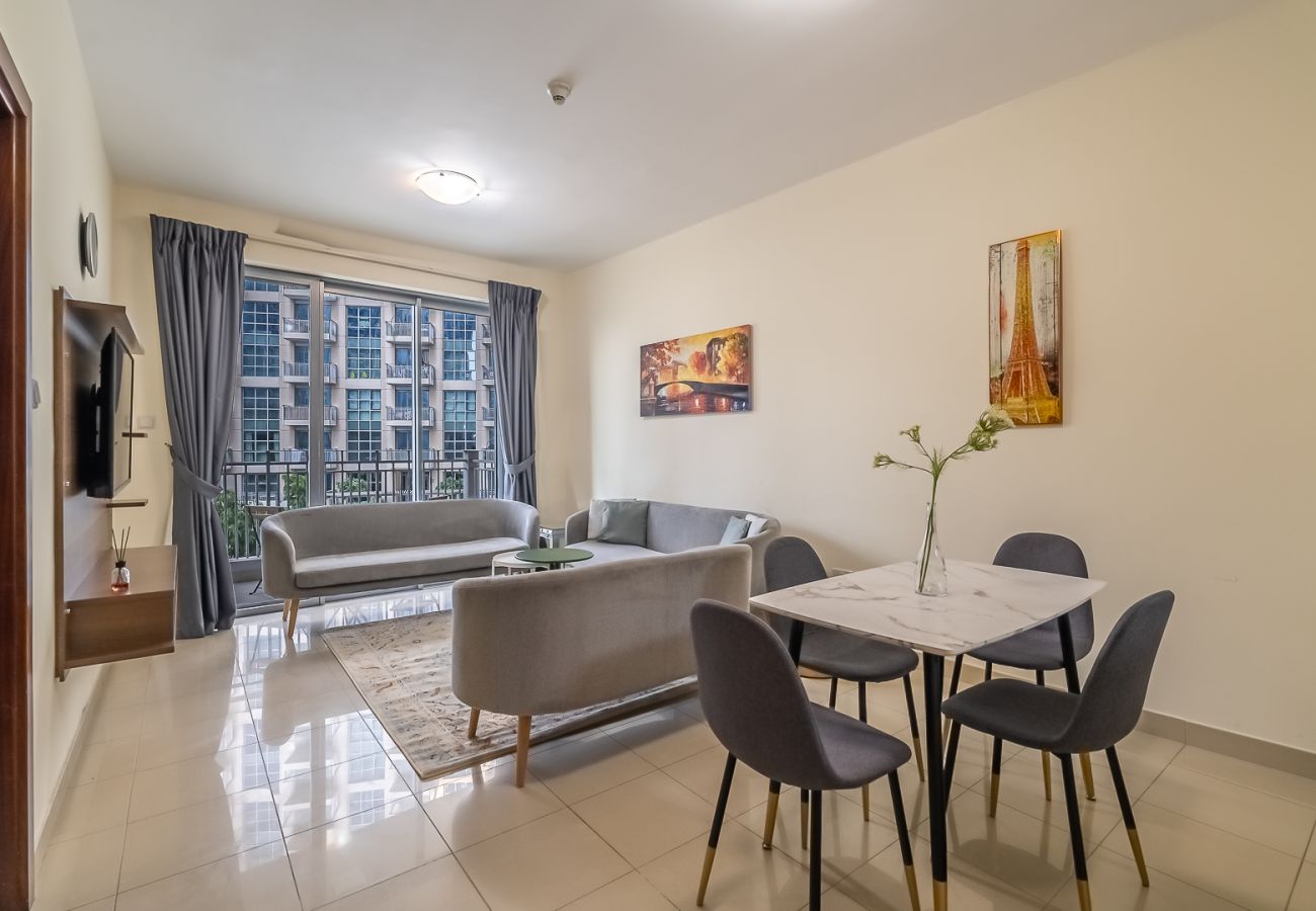 Apartment in Dubai - Spacious 1BDR Apartment with partial Burj Khalifa view