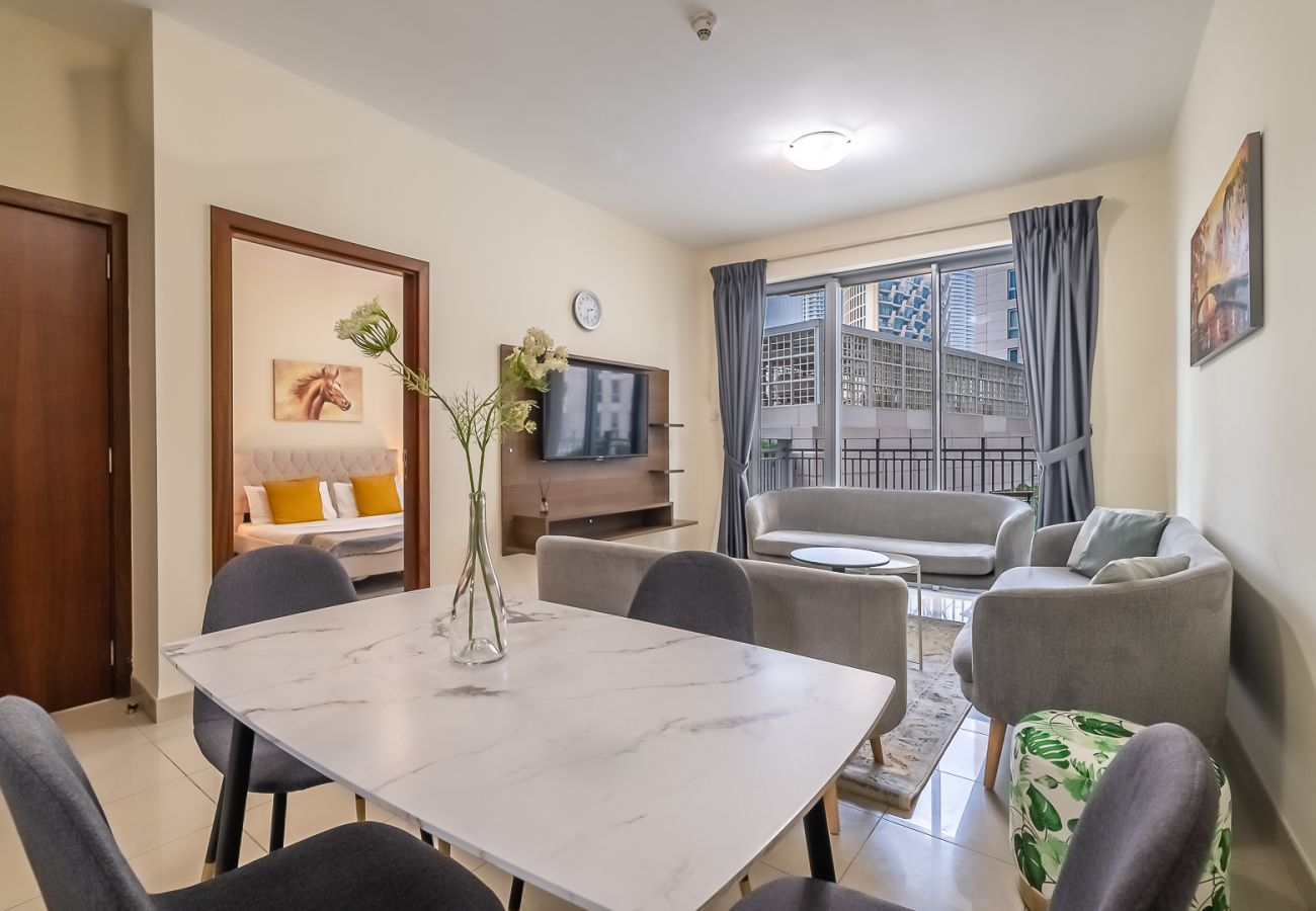 Apartment in Dubai - Spacious 1BDR Apartment with partial Burj Khalifa view
