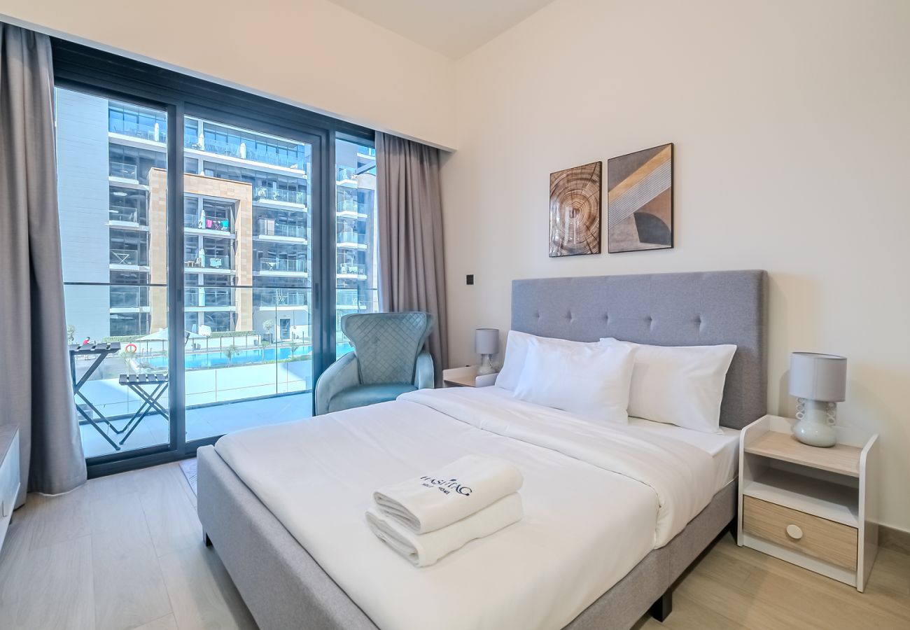 Apartment in Dubai - Stylish Studio  Apartment with Balcony & City Views | Azizi 25