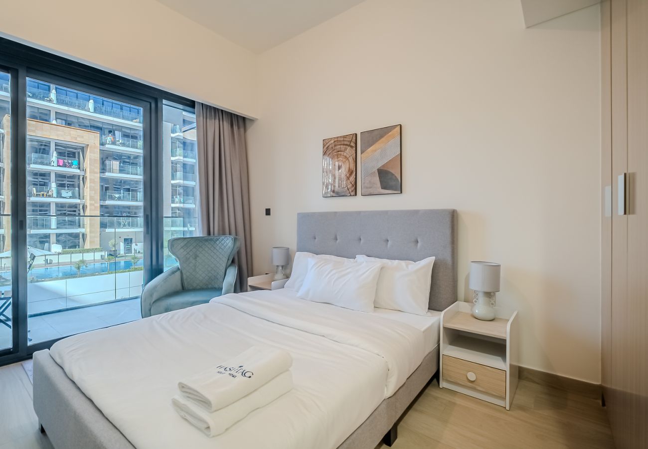 Apartment in Dubai - Stylish Studio  Apartment with Balcony & City Views | Azizi 25