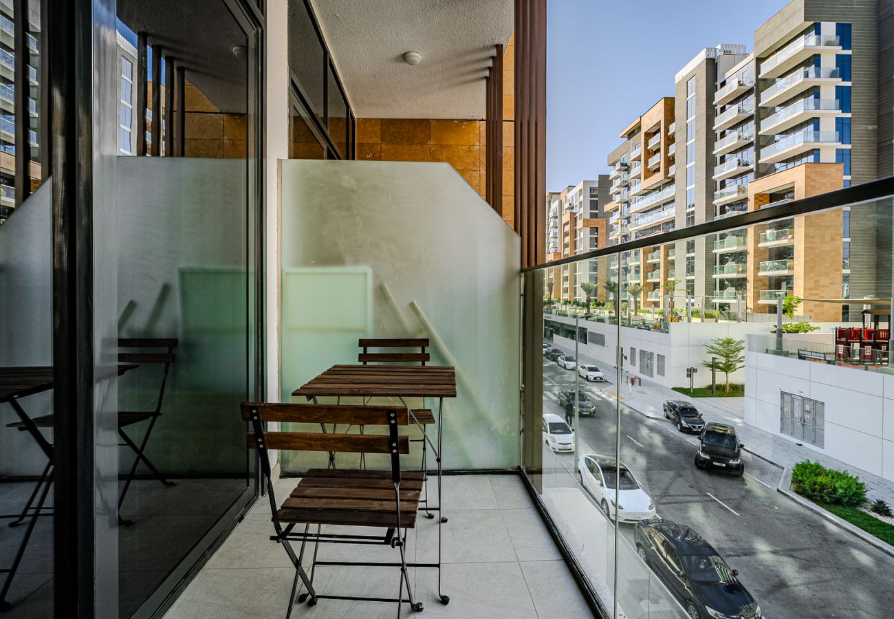 Apartment in Dubai - Stylish Studio  Apartment with Balcony & City Views | Azizi 25