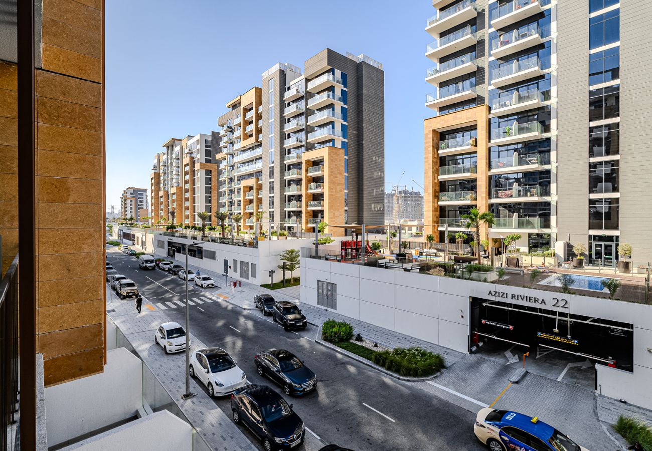 Apartment in Dubai - Stylish Studio  Apartment with Balcony & City Views | Azizi 25