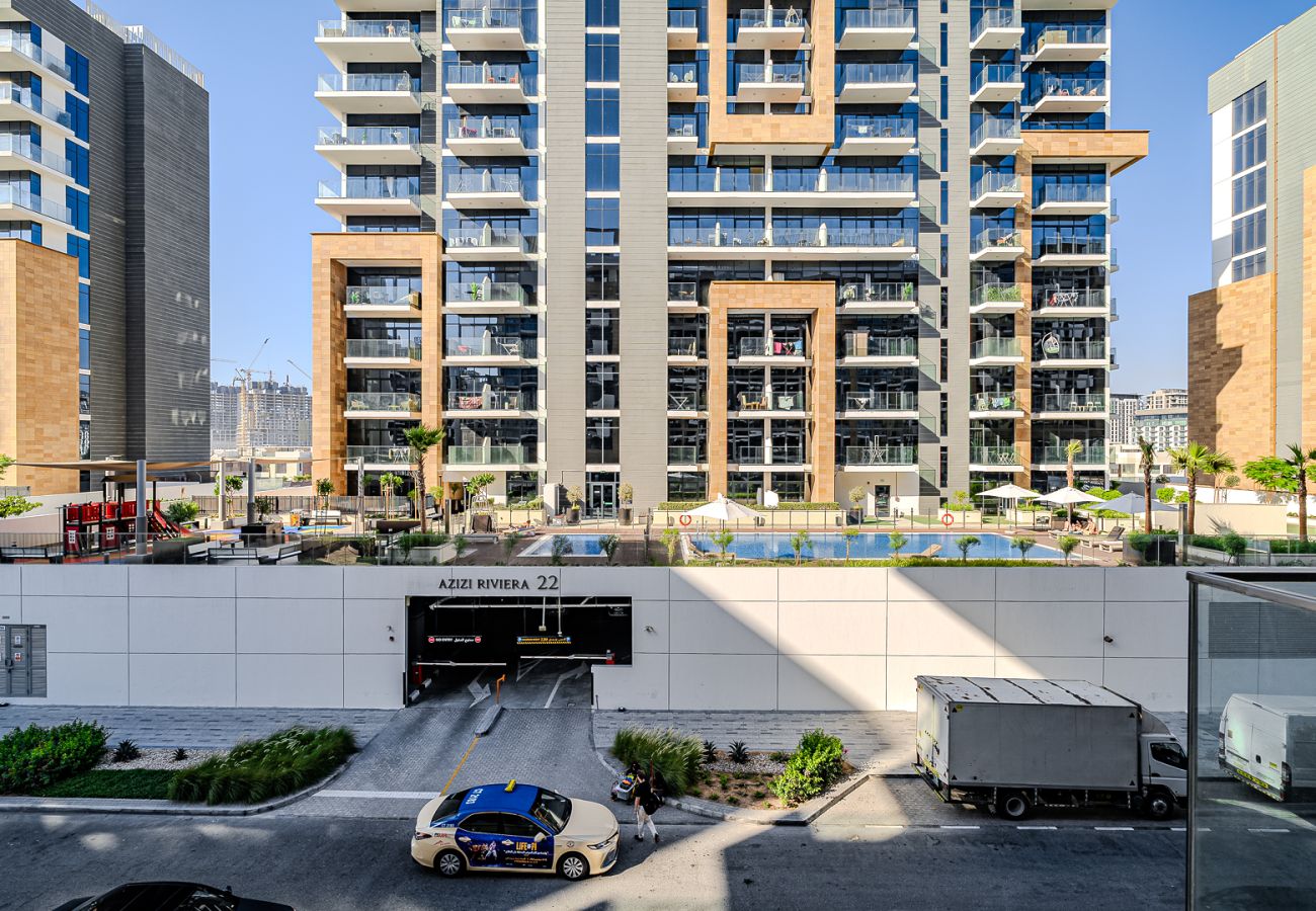 Apartment in Dubai - Stylish Studio  Apartment with Balcony & City Views | Azizi 25