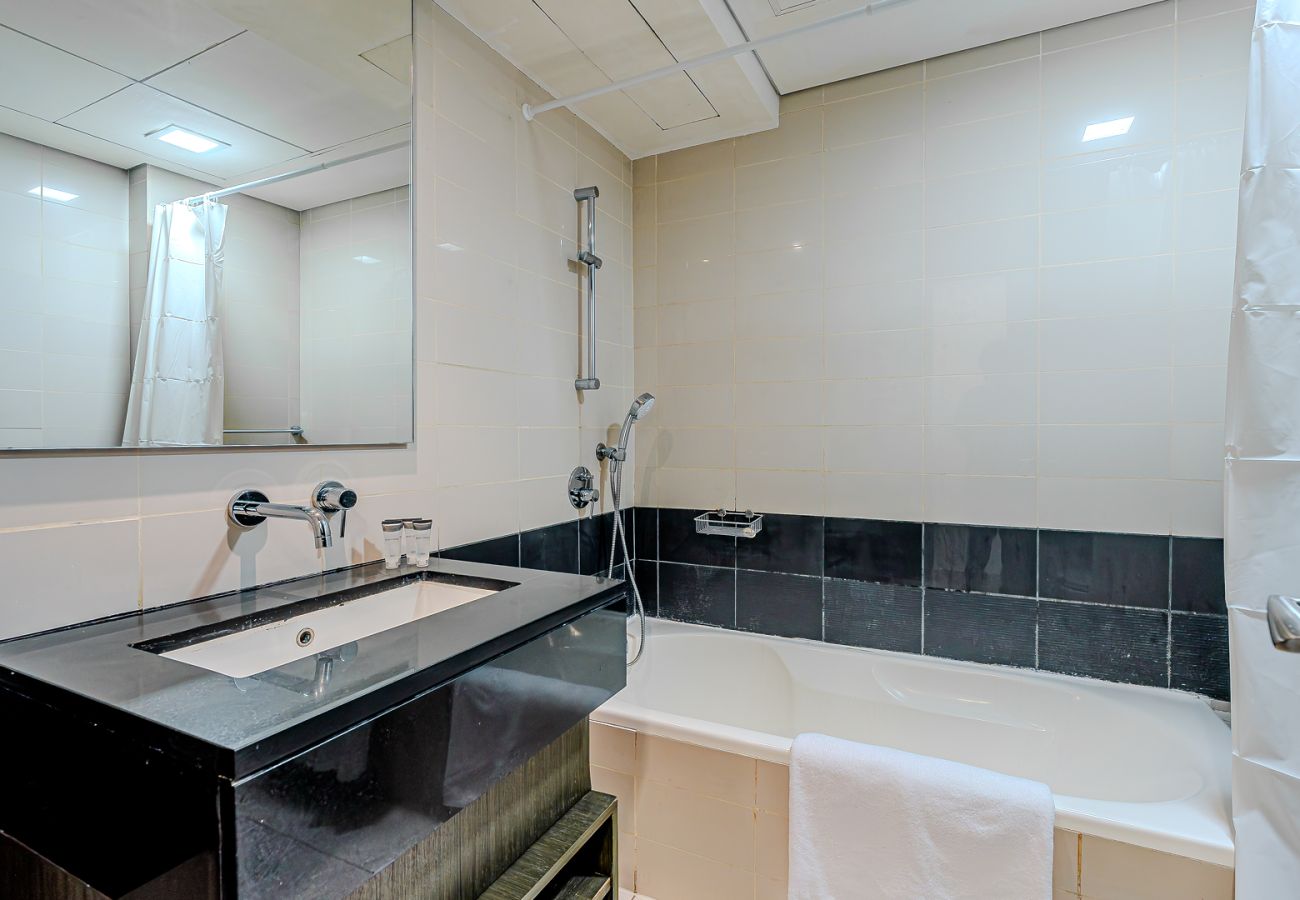 Apartment in Dubai - Stylish 2-Bedroom Apartment with Iconic Views | The Lofts, Downtown Dubai