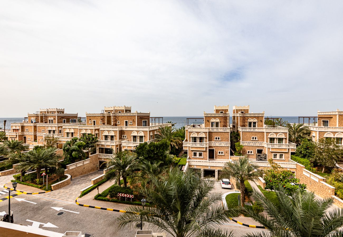 Apartment in Dubai - Renovated 3BDR in Palm Jumeirah