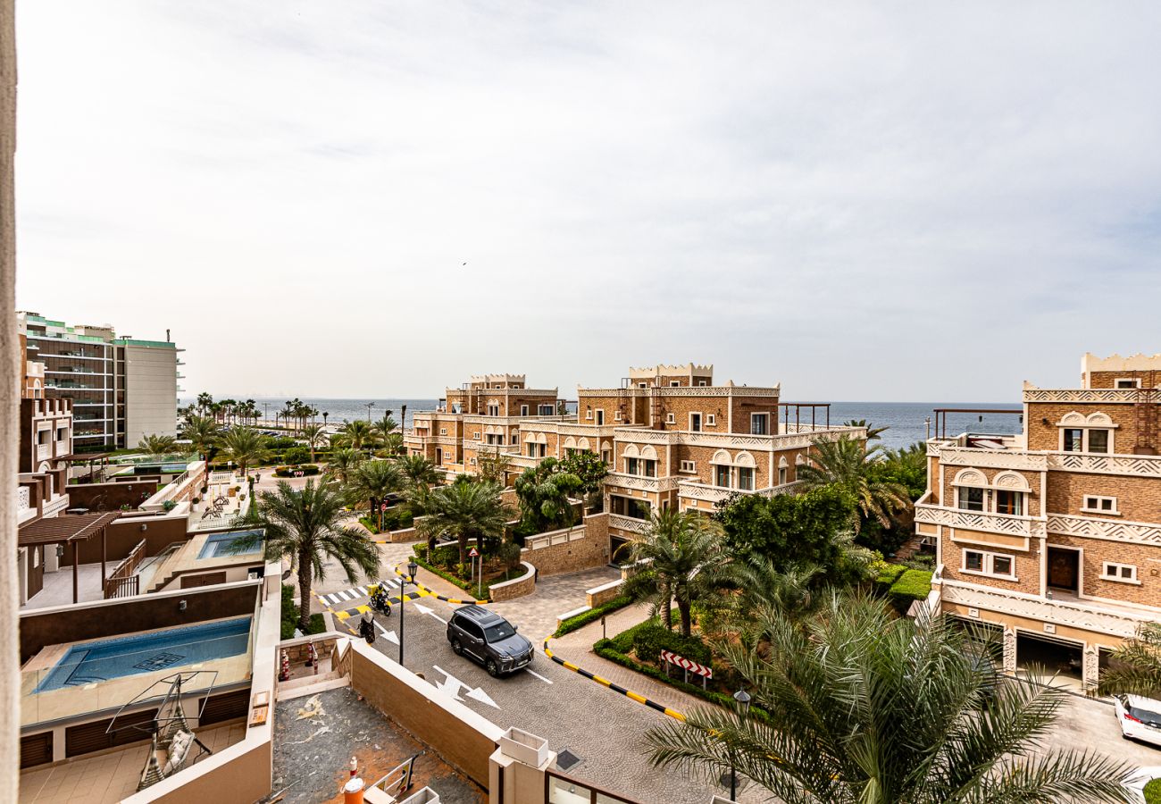 Apartment in Dubai - Renovated 3BDR in Palm Jumeirah