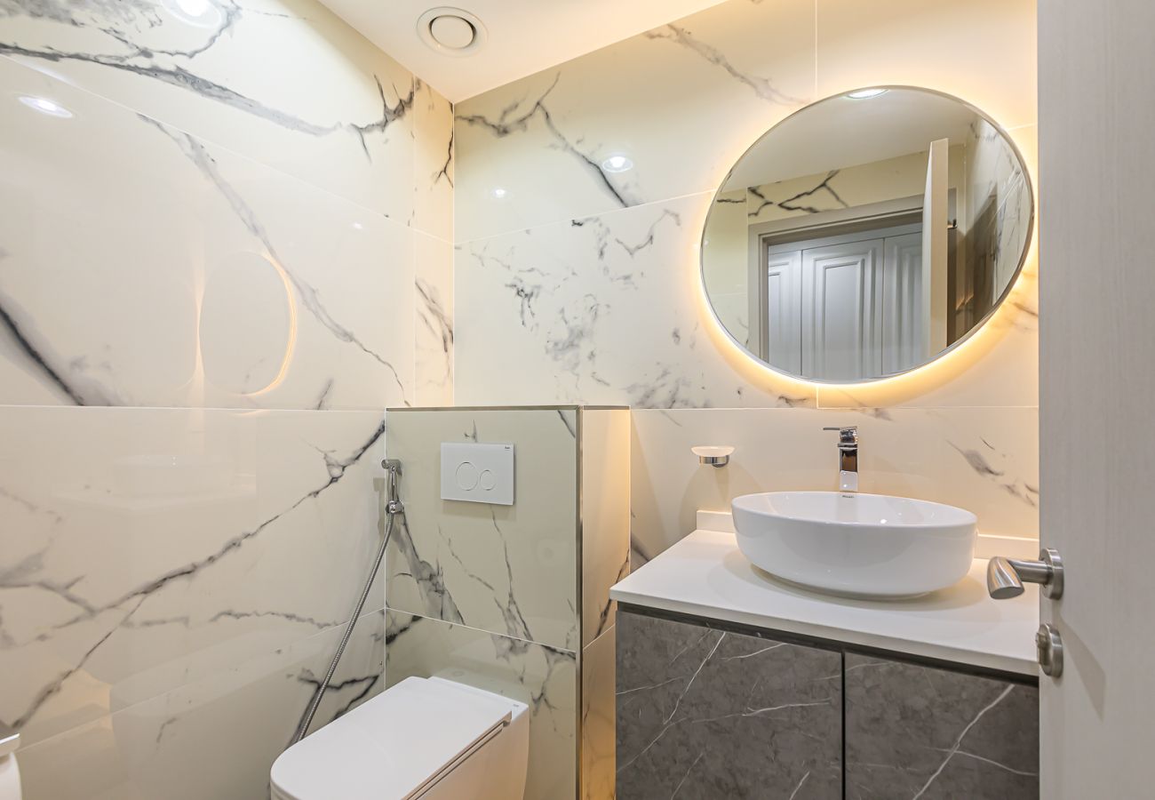 Apartment in Dubai - Chic & Functional 2-Bedroom Apartment in 29 Boulevard, Downtown Dubai