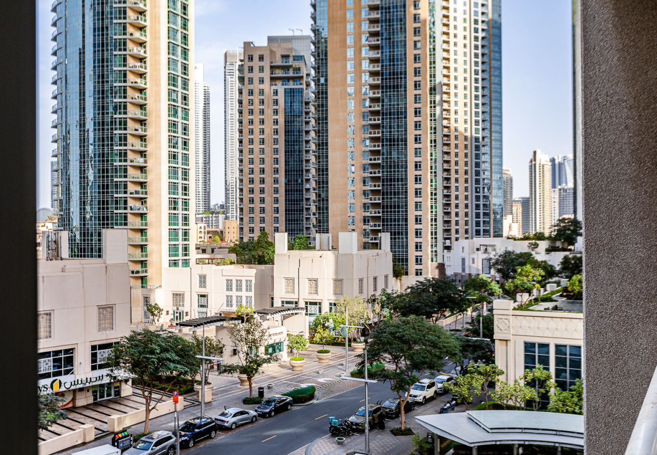 Apartment in Dubai - Chic & Functional 2-Bedroom Apartment in 29 Boulevard, Downtown Dubai
