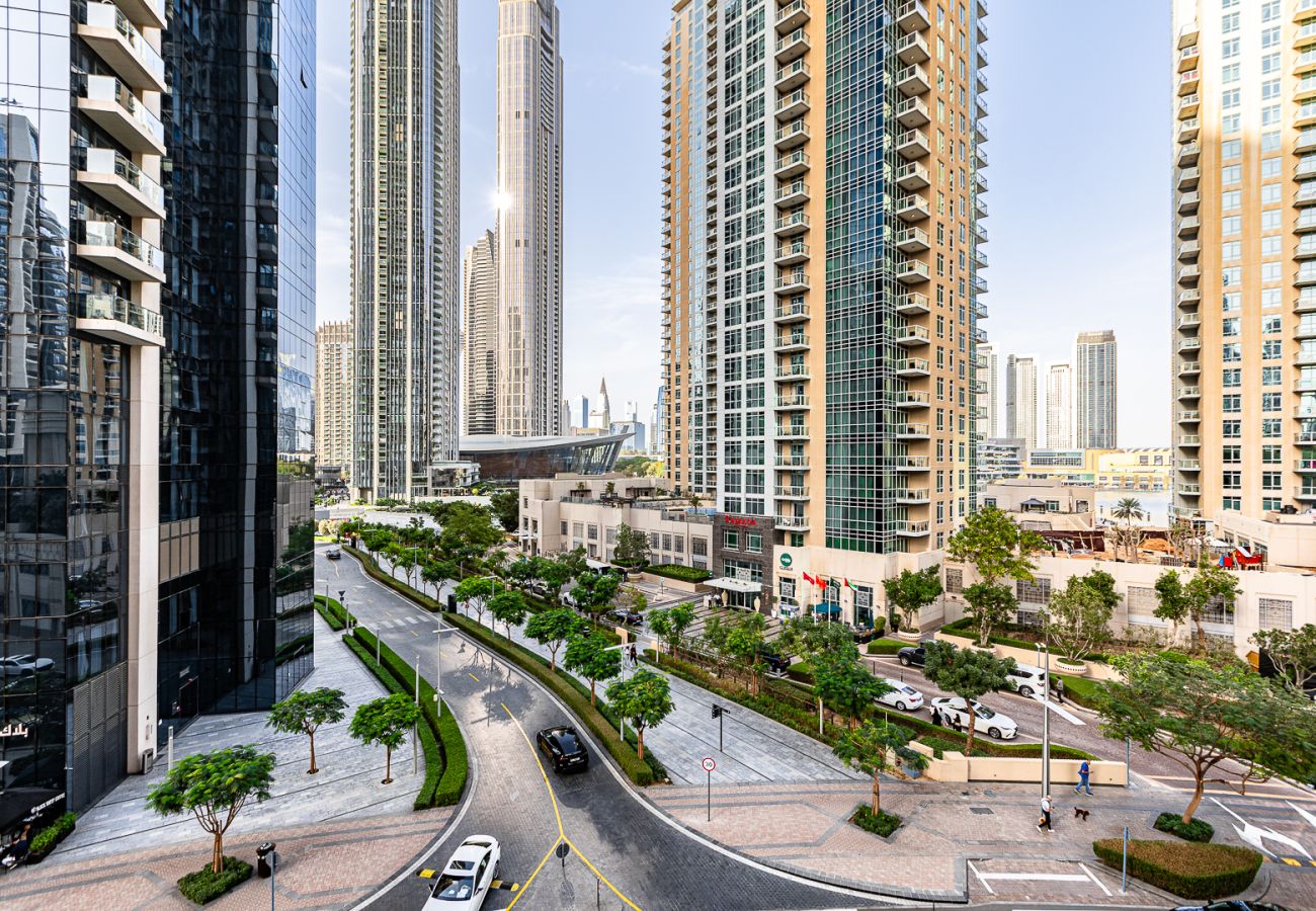 Apartment in Dubai - Chic & Functional 2-Bedroom Apartment in 29 Boulevard, Downtown Dubai